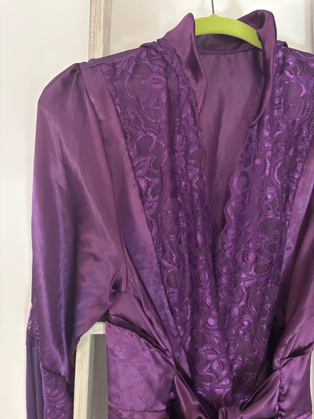 Vintage L-XL Lace Trim Women's Robe, Luxury, whimsigoth, fairycore, sleep gown - Picture 2 of 14